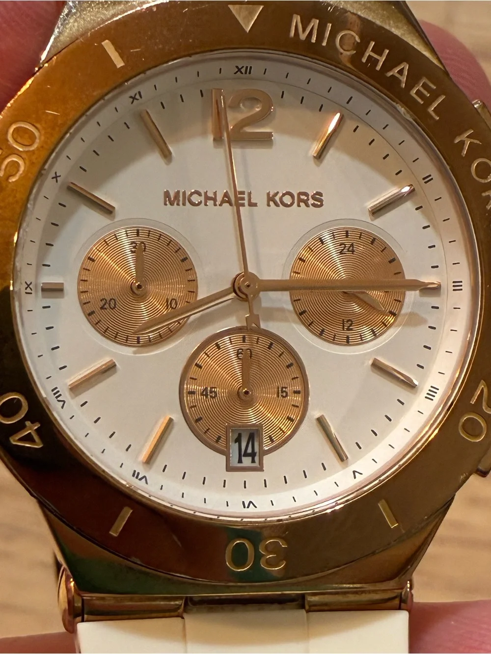MICHAEL KORS WYATT GOLD TONE,WHITE SILICONE WRAPPED BAND WATCH-MK6171 VERY NICE!